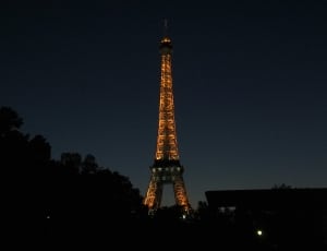 photo of lighted eiffel tower thumbnail