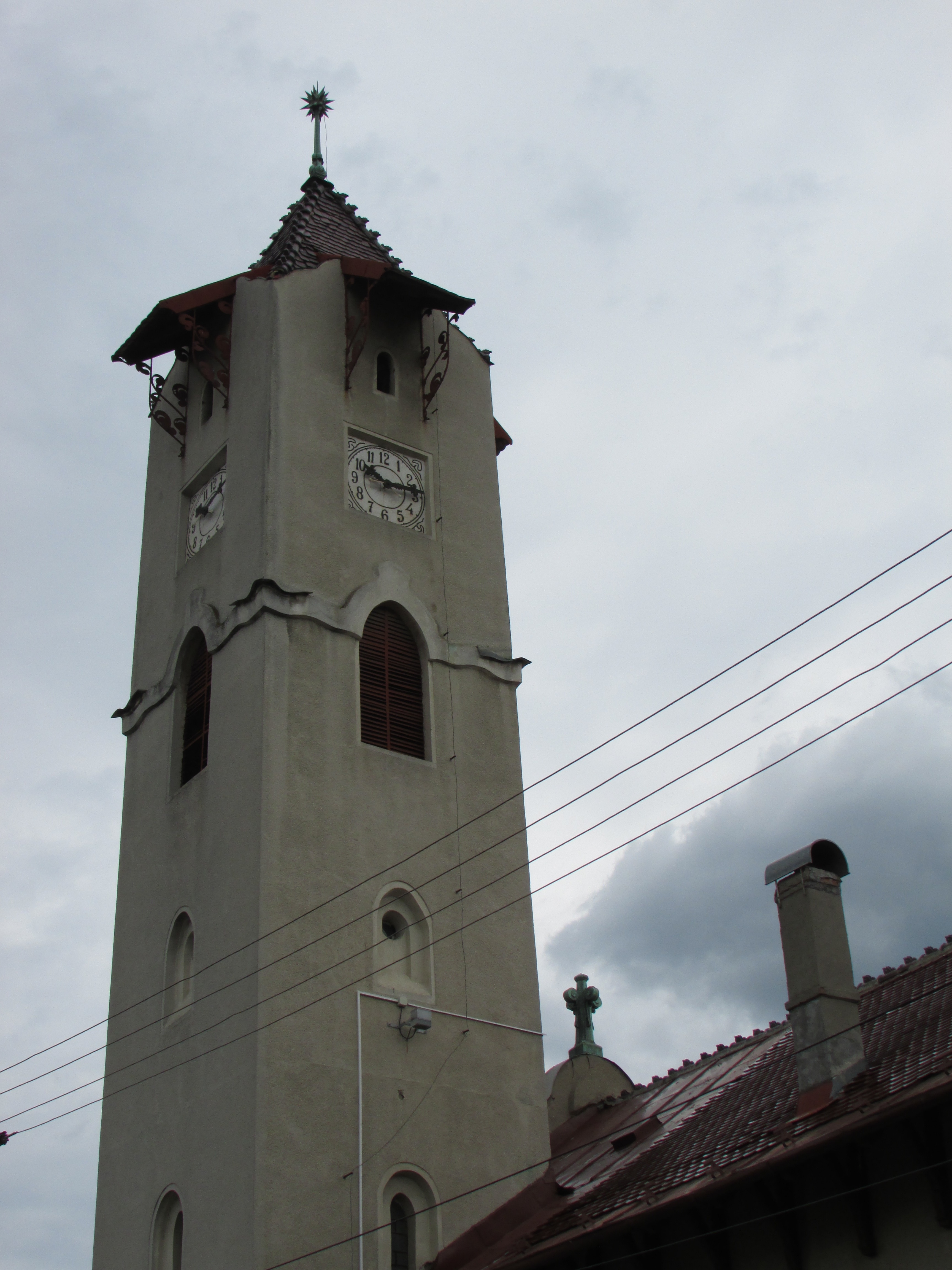 gray concrete clocktower