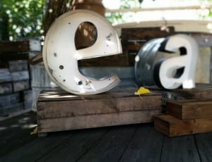 grey e and a freestanding letters thumbnail