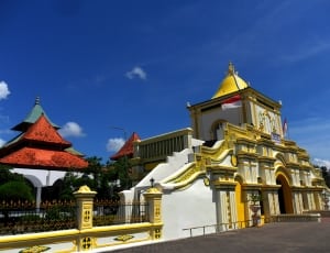white and yellow temple thumbnail