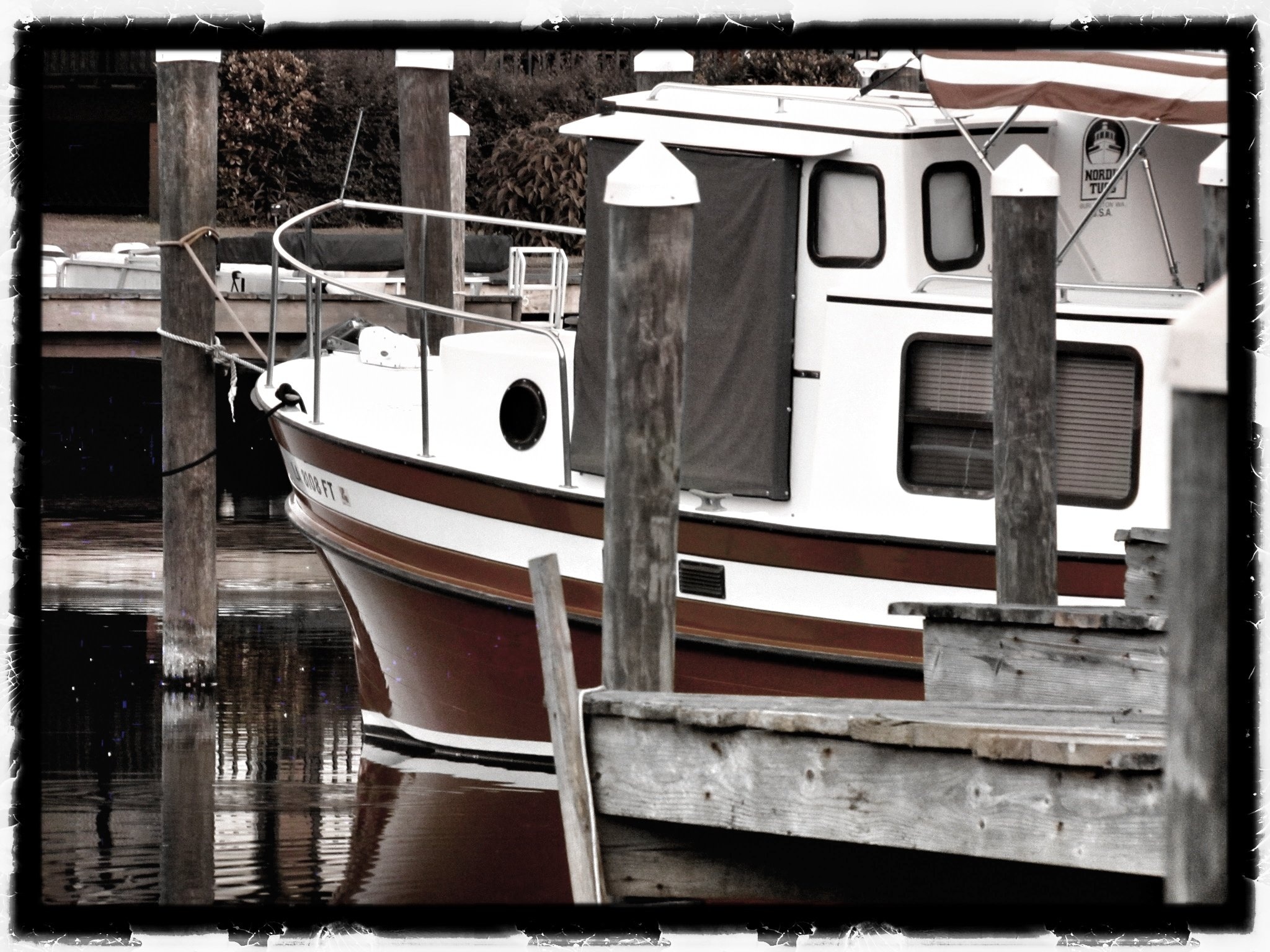white and brown fishing boat