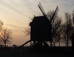 silhouette of windmill thumbnail