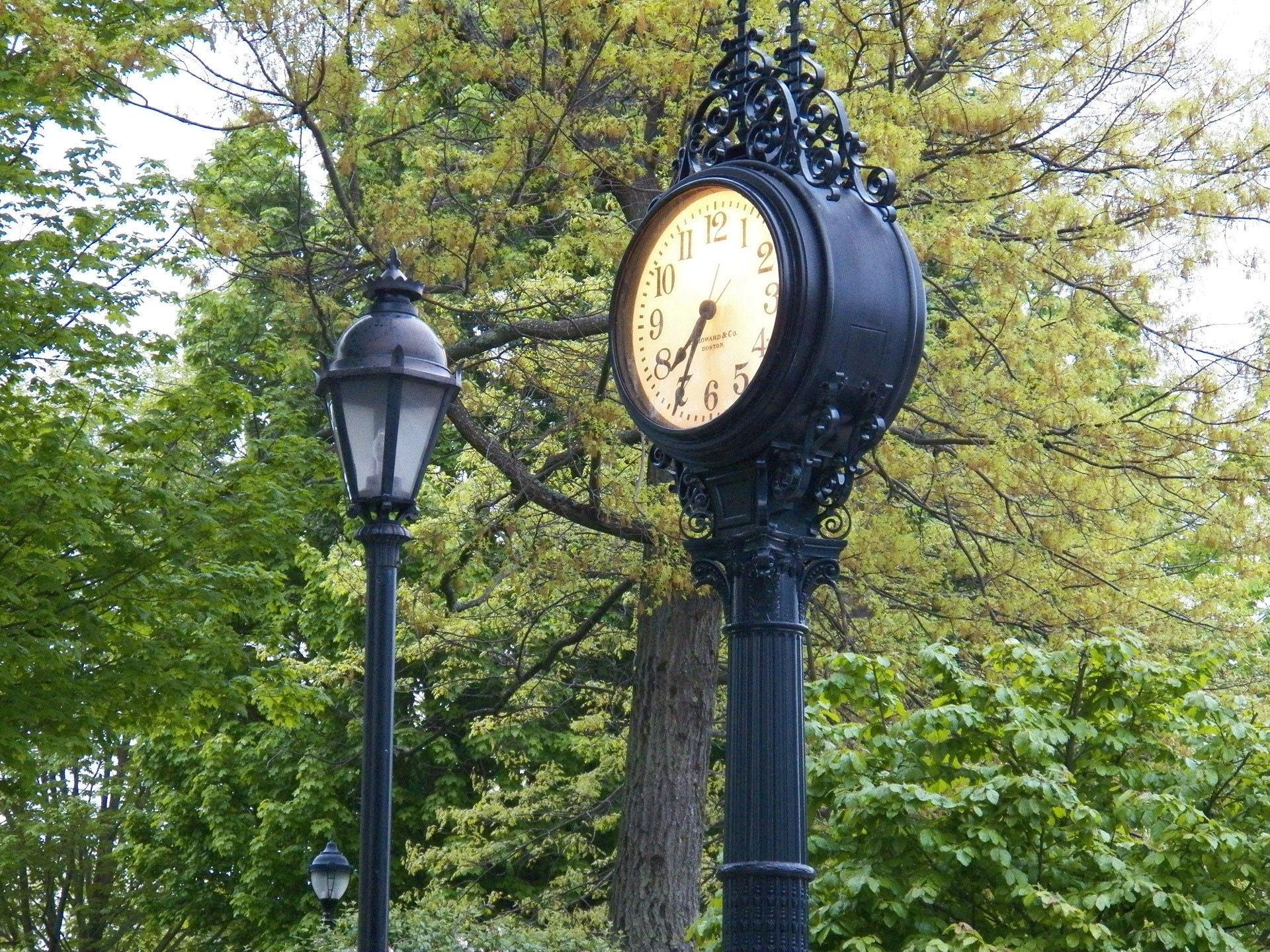 black light post with analog clock