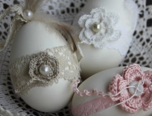 white pink and brown floral knit egg decor thumbnail