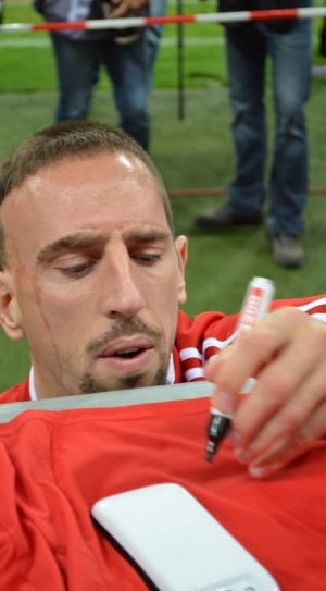 man autographing red shirt thumbnail