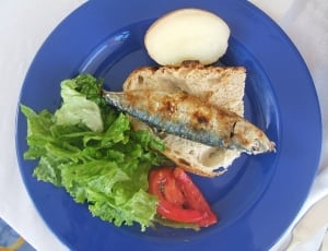 dried fish bread lettuce and tomato thumbnail