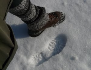 brown snow boots thumbnail
