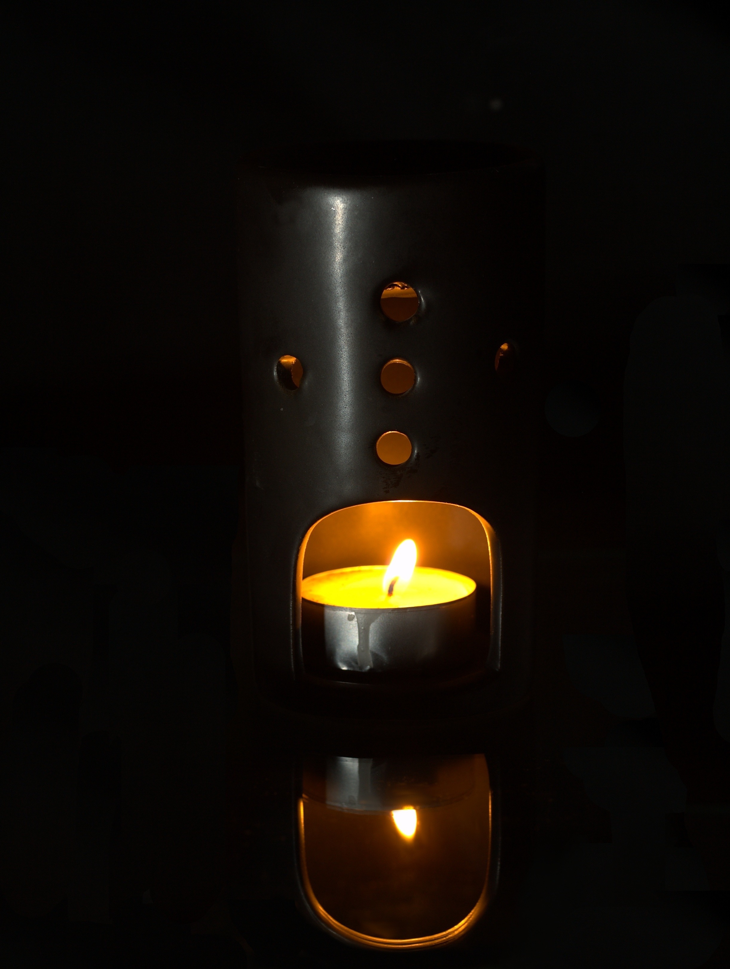 black ceramic tealight candle holder