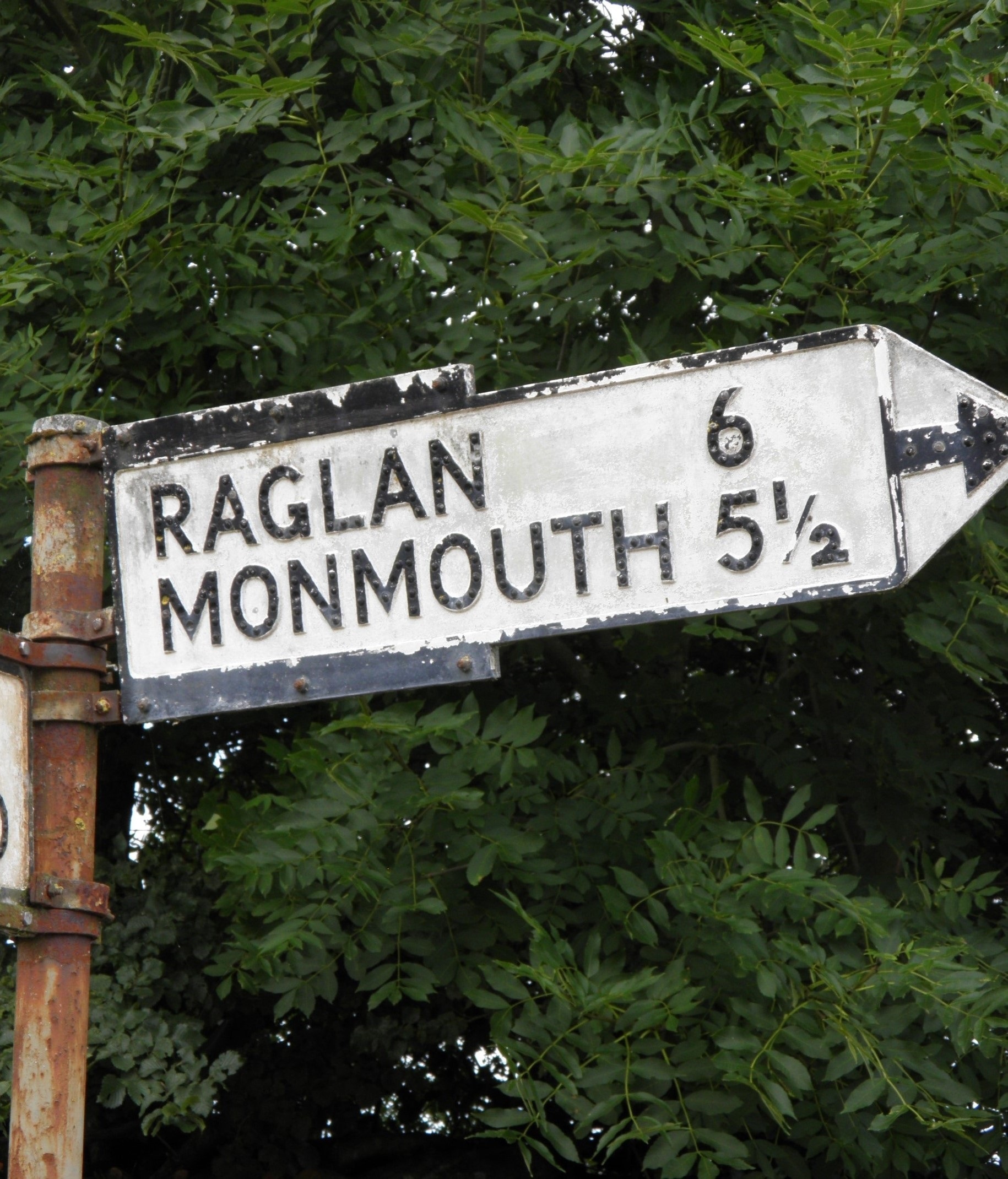 raglan monmouth sign