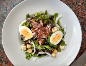 boiled egg, lettuce, white onions meat with croutons salad thumbnail
