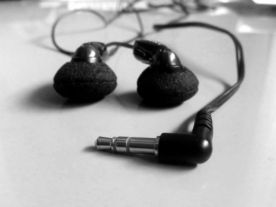 black earbuds preview