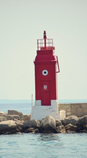 red and white lighthouse thumbnail
