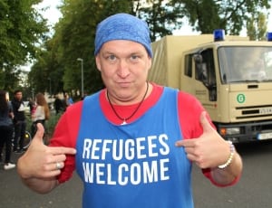 blue refugees welcom tank top thumbnail