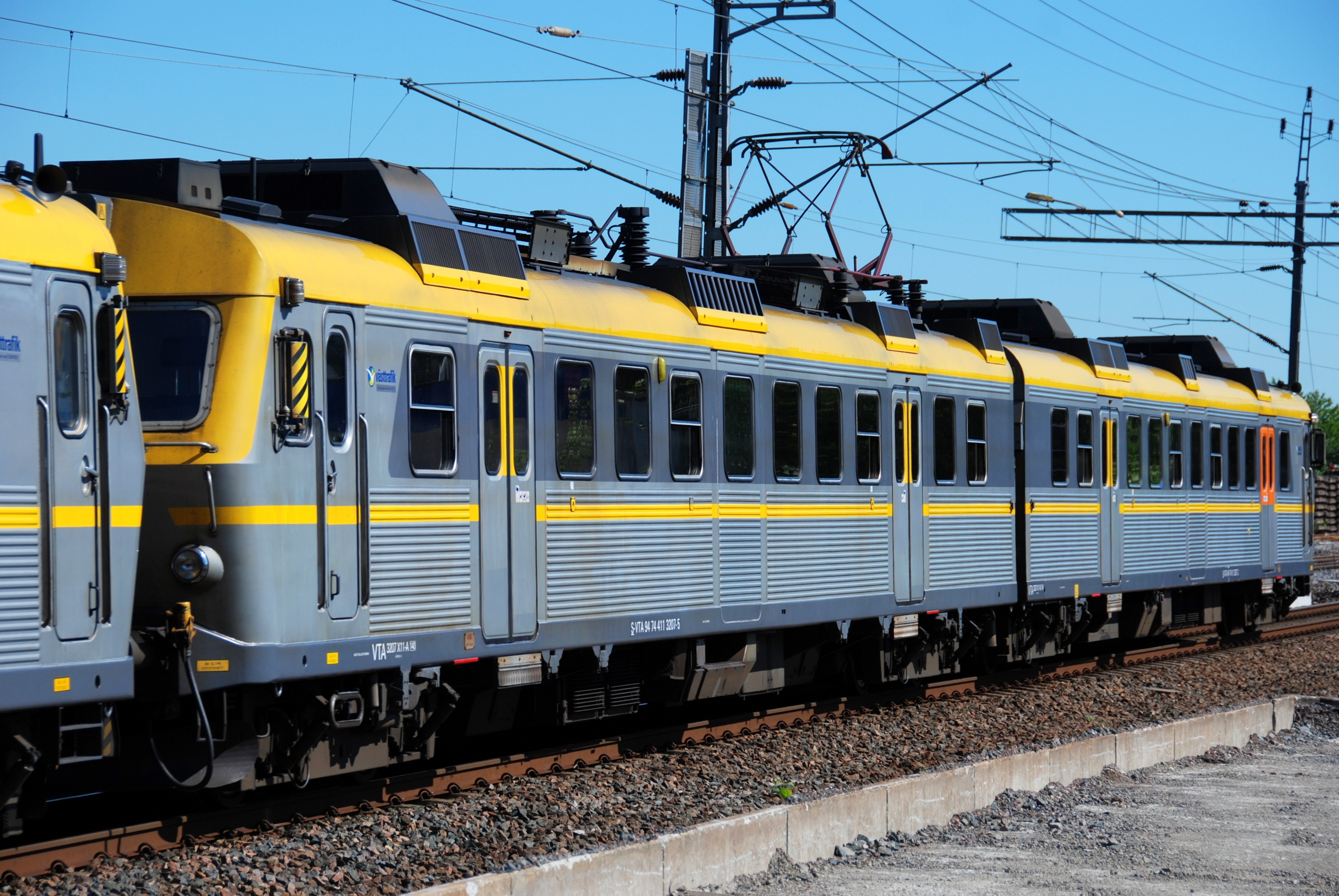 yellow and grey train