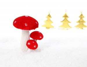 red mushroom and 3 gold tree ornaments thumbnail