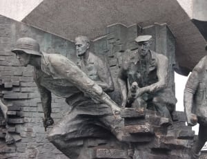 soldiers stone sculpture thumbnail