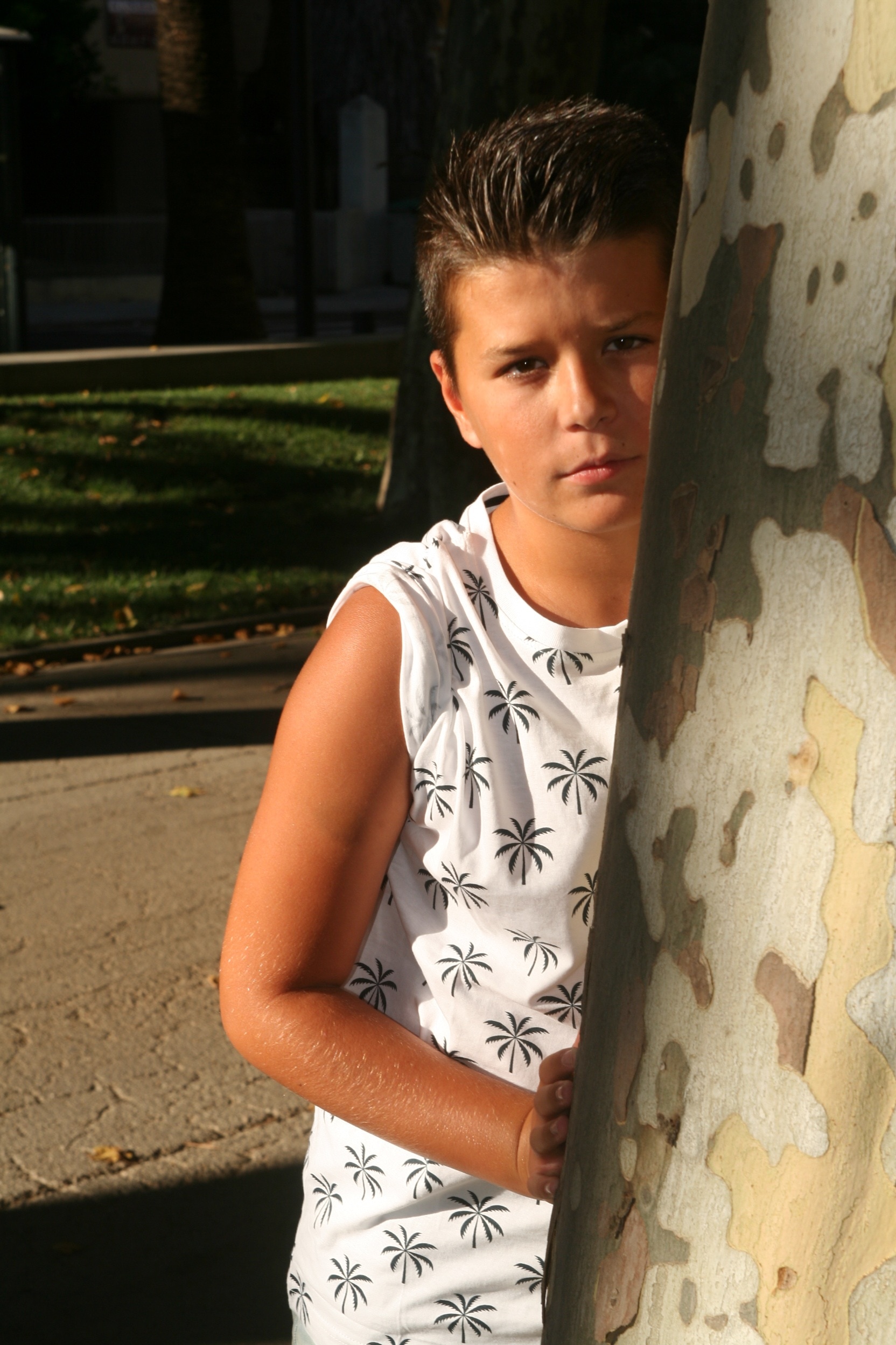 boy's white and black palm trees print crew neck t-shirt