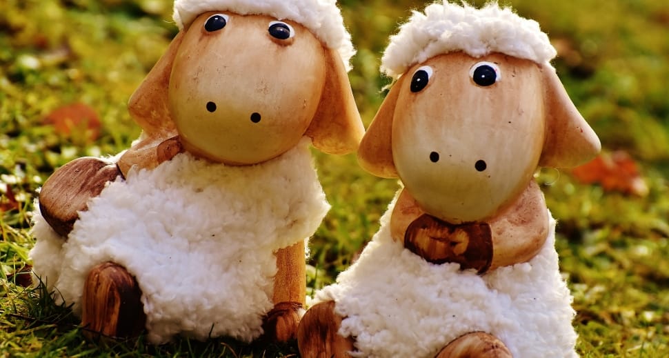 2 sheep figurine preview