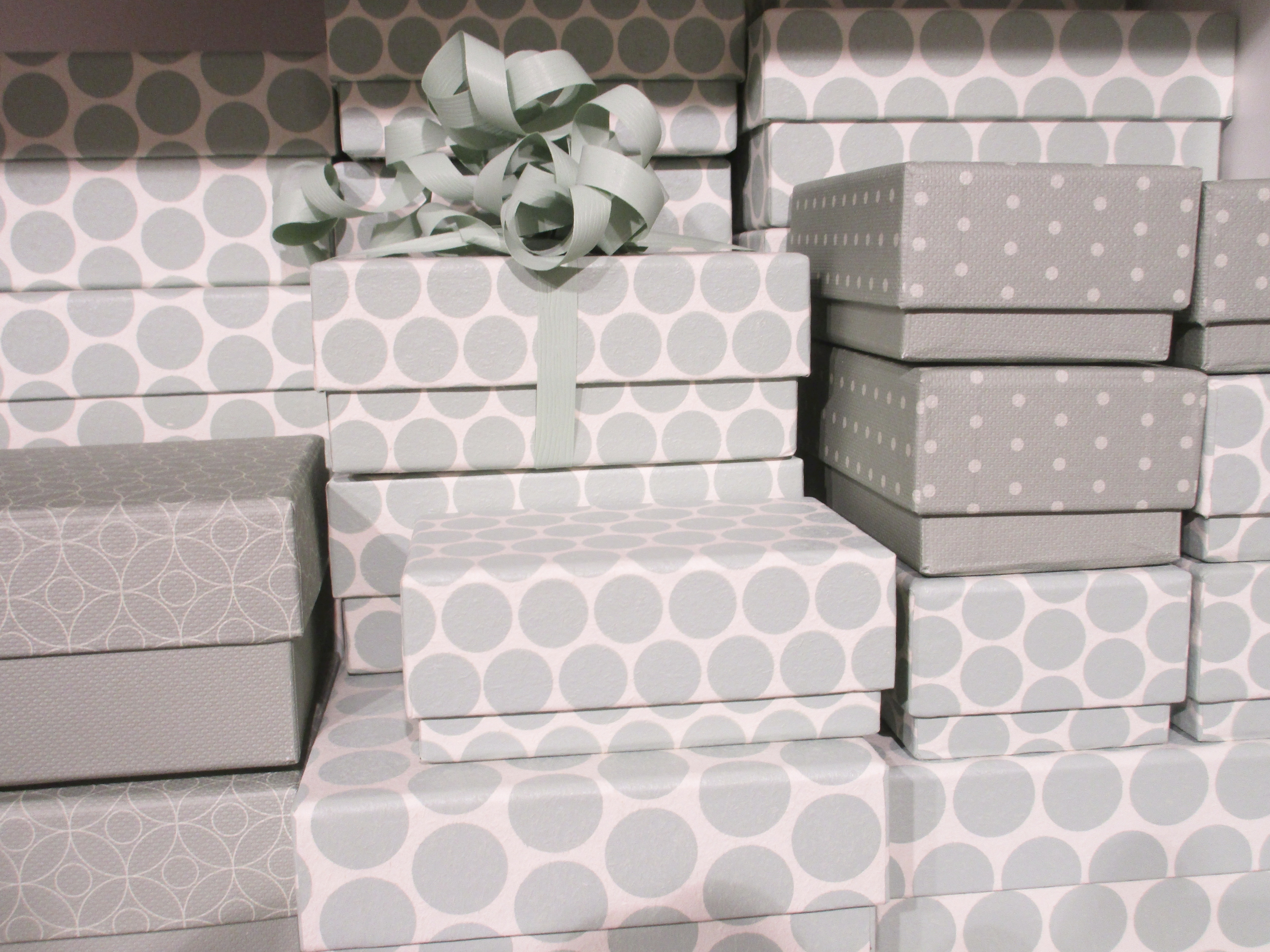 white and gray  gift box set