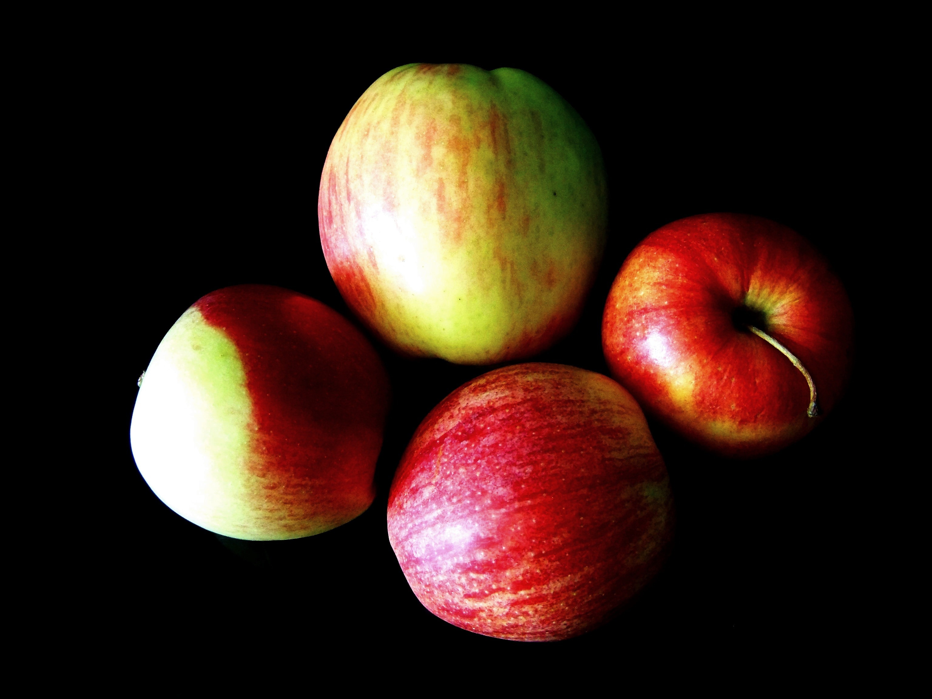 four ripe apples