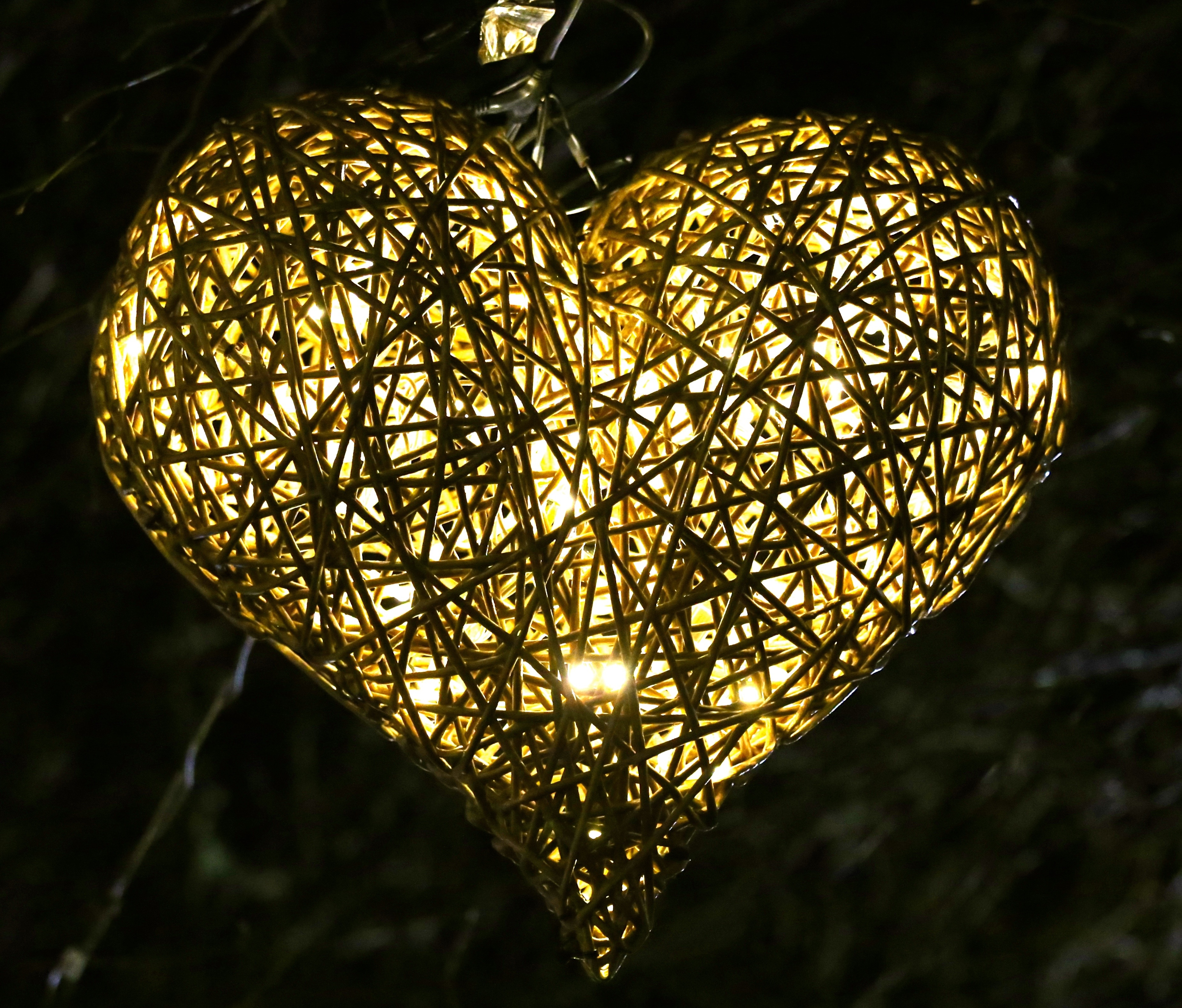 yellow heart pendant lamp