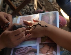 hand henna tattoo thumbnail