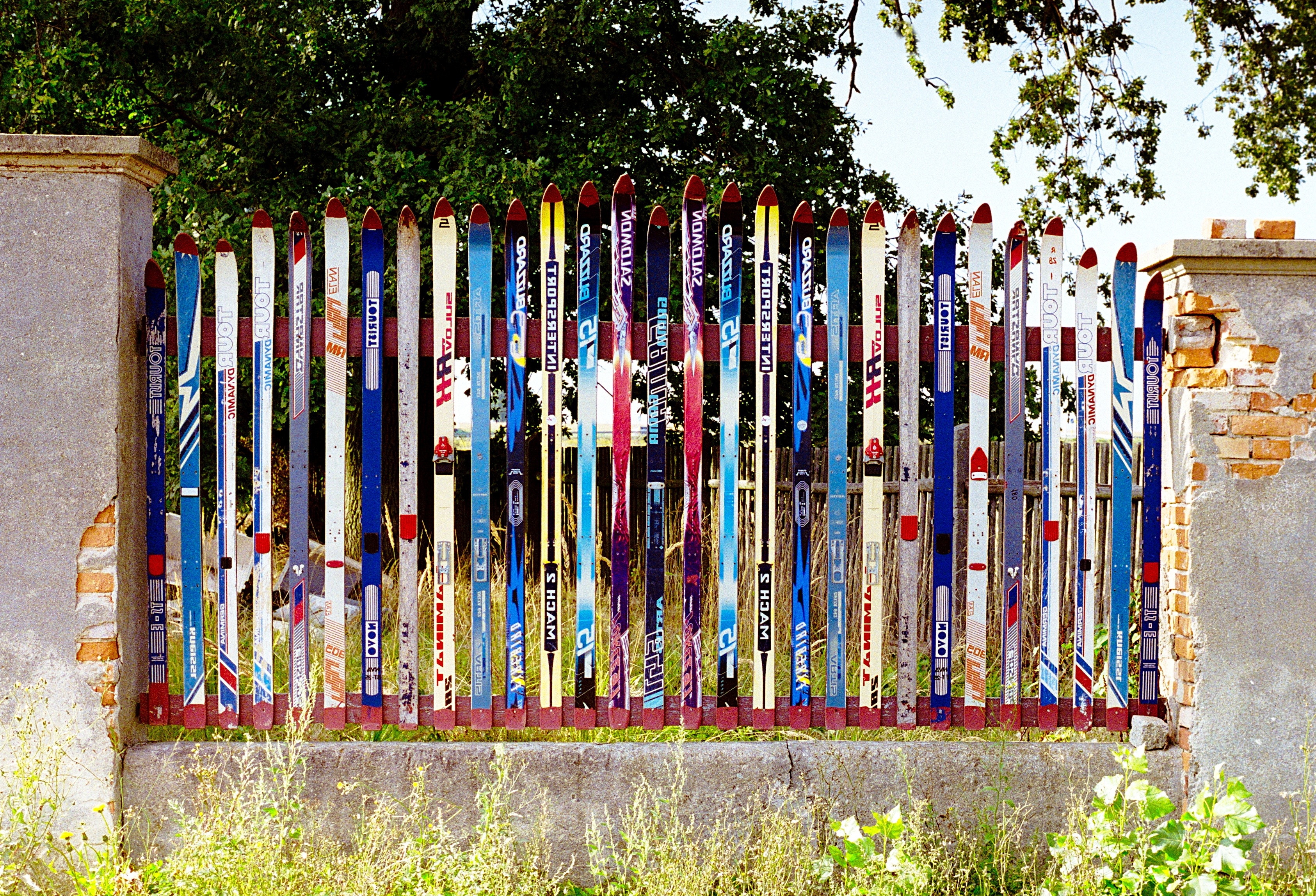 skis fence