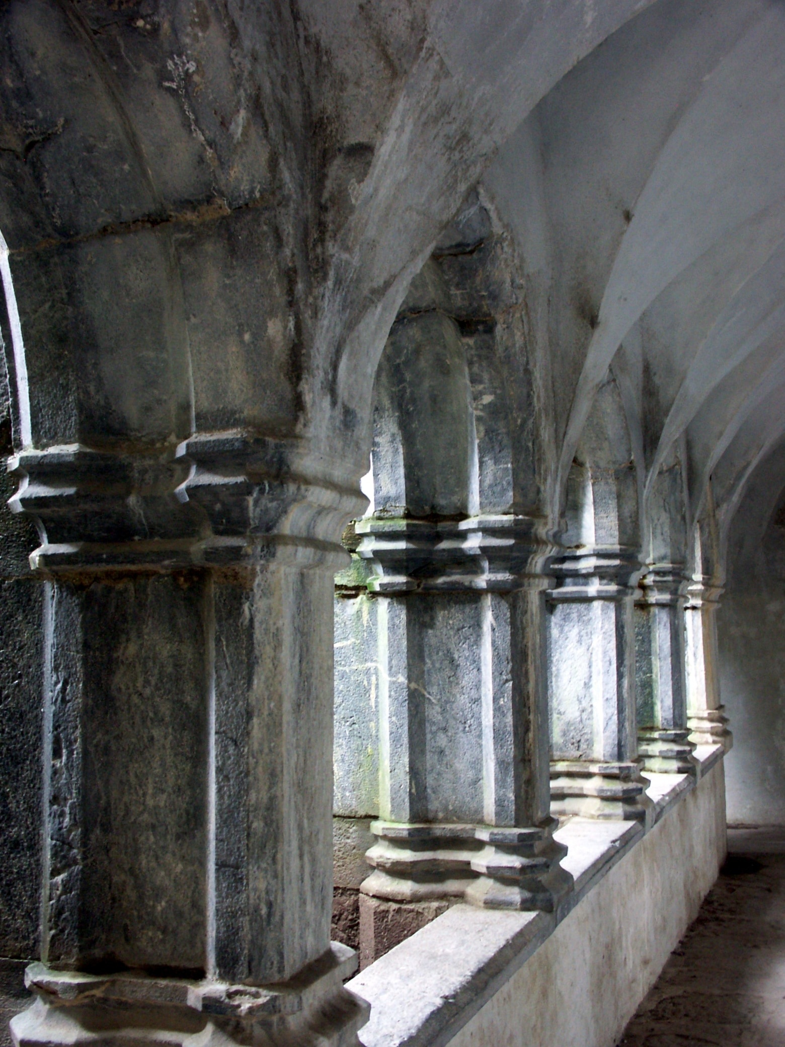 gray ceramic pillar
