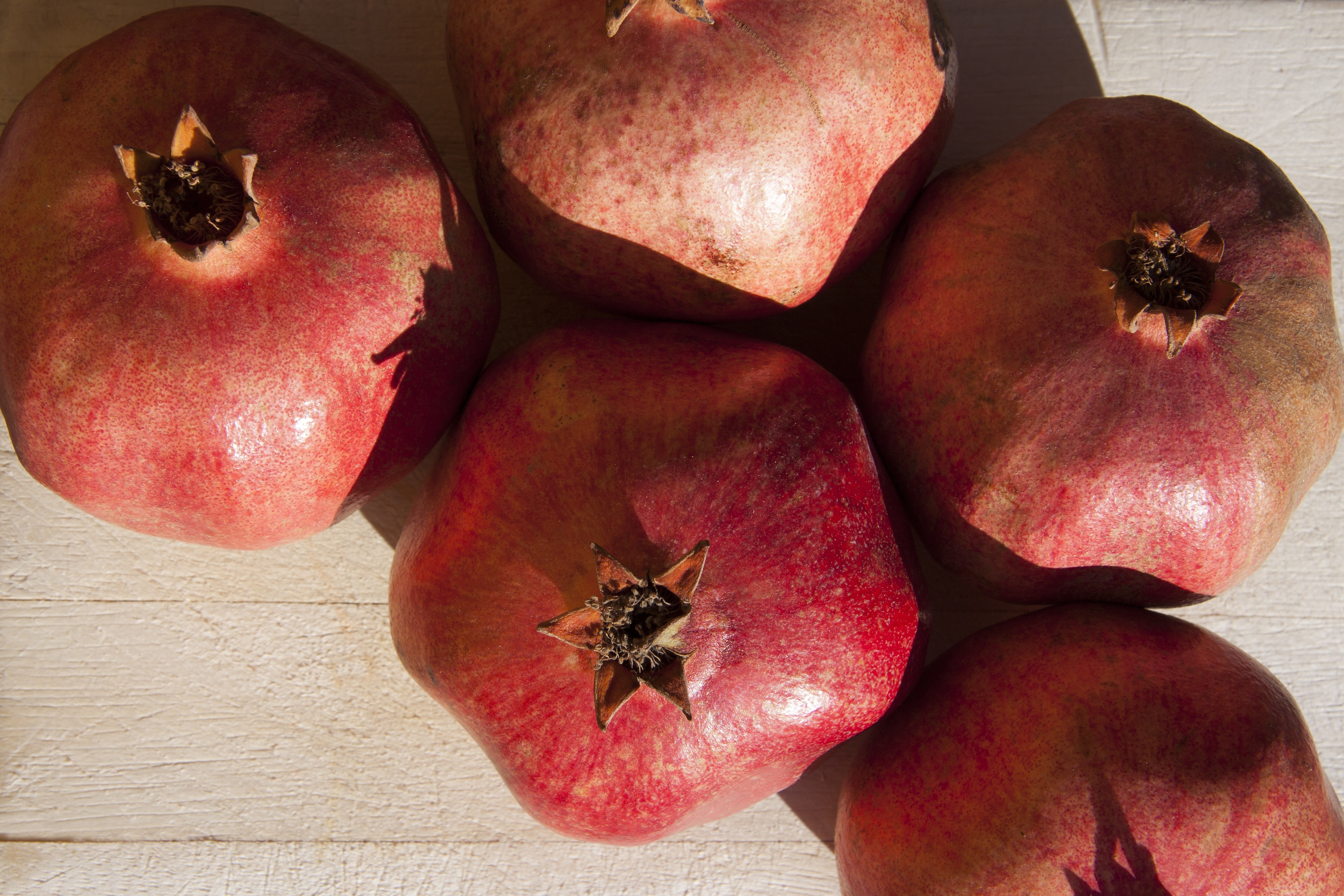 5 pomegranate fruits