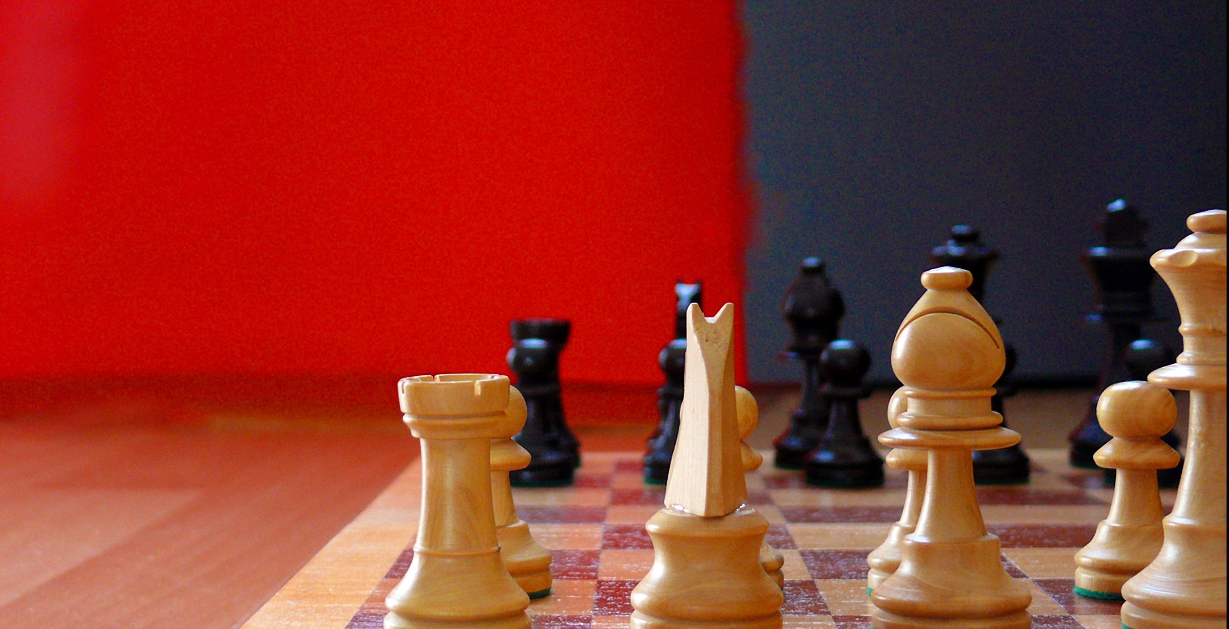 shallow focus of chess pieces