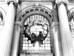 black and white wreath thumbnail