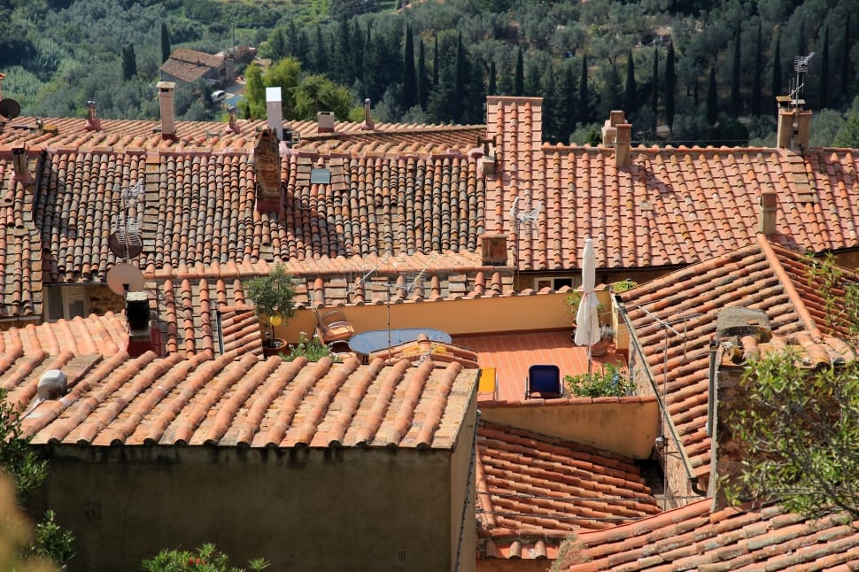 red roofs preview
