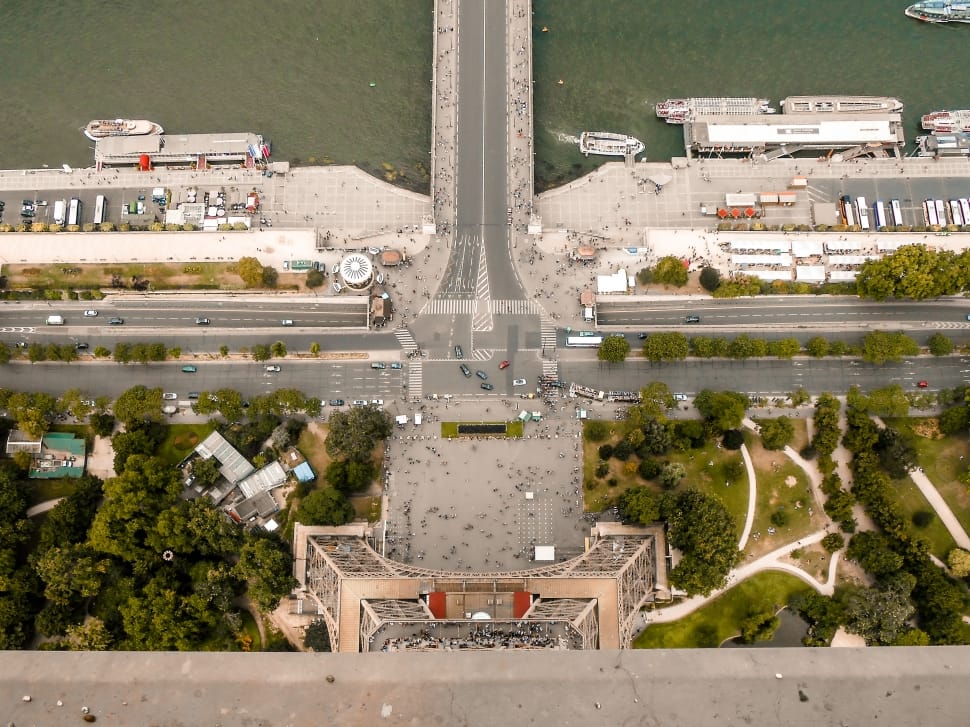 shot over eiffel tower preview