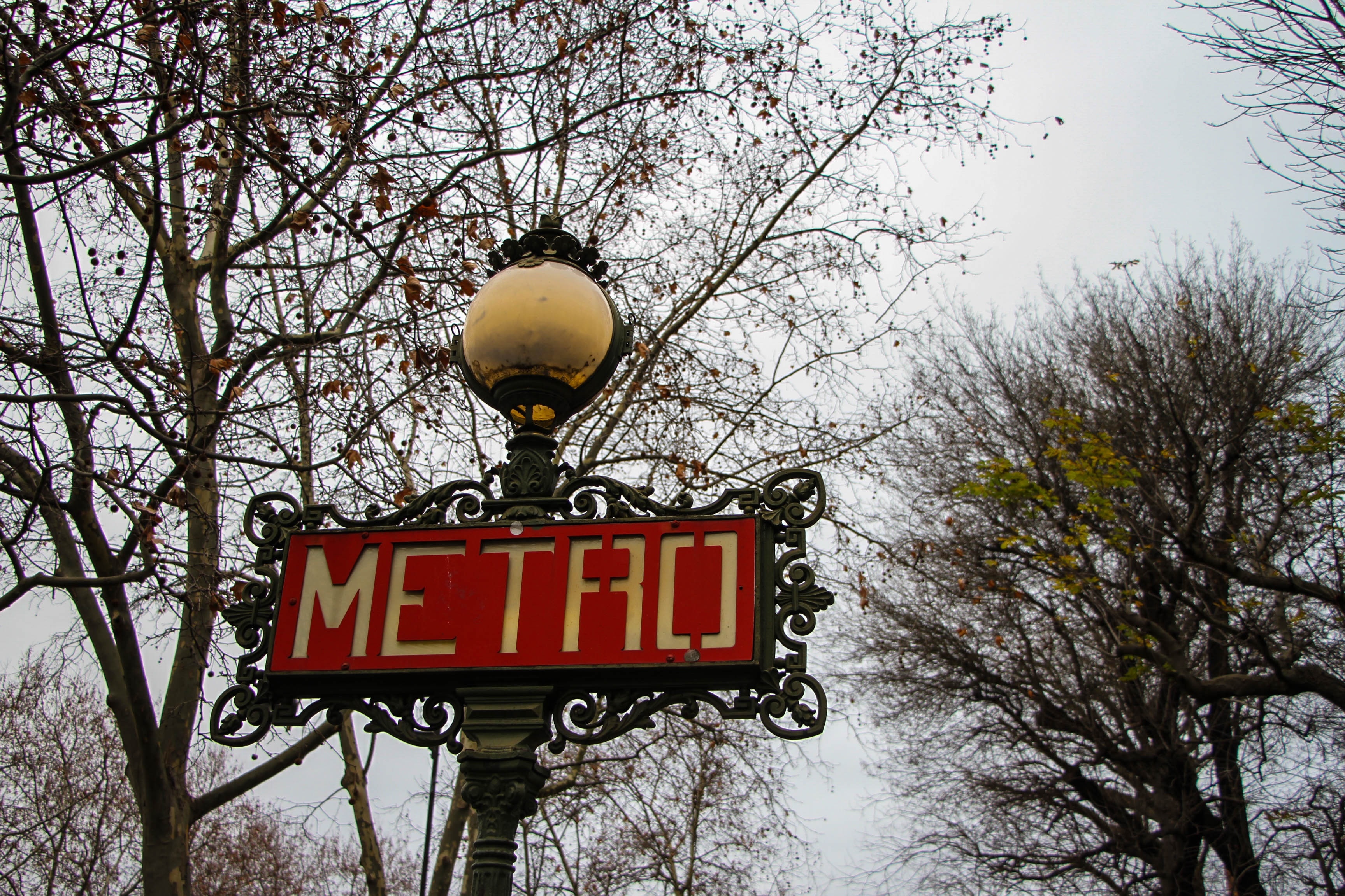 red metro signage \