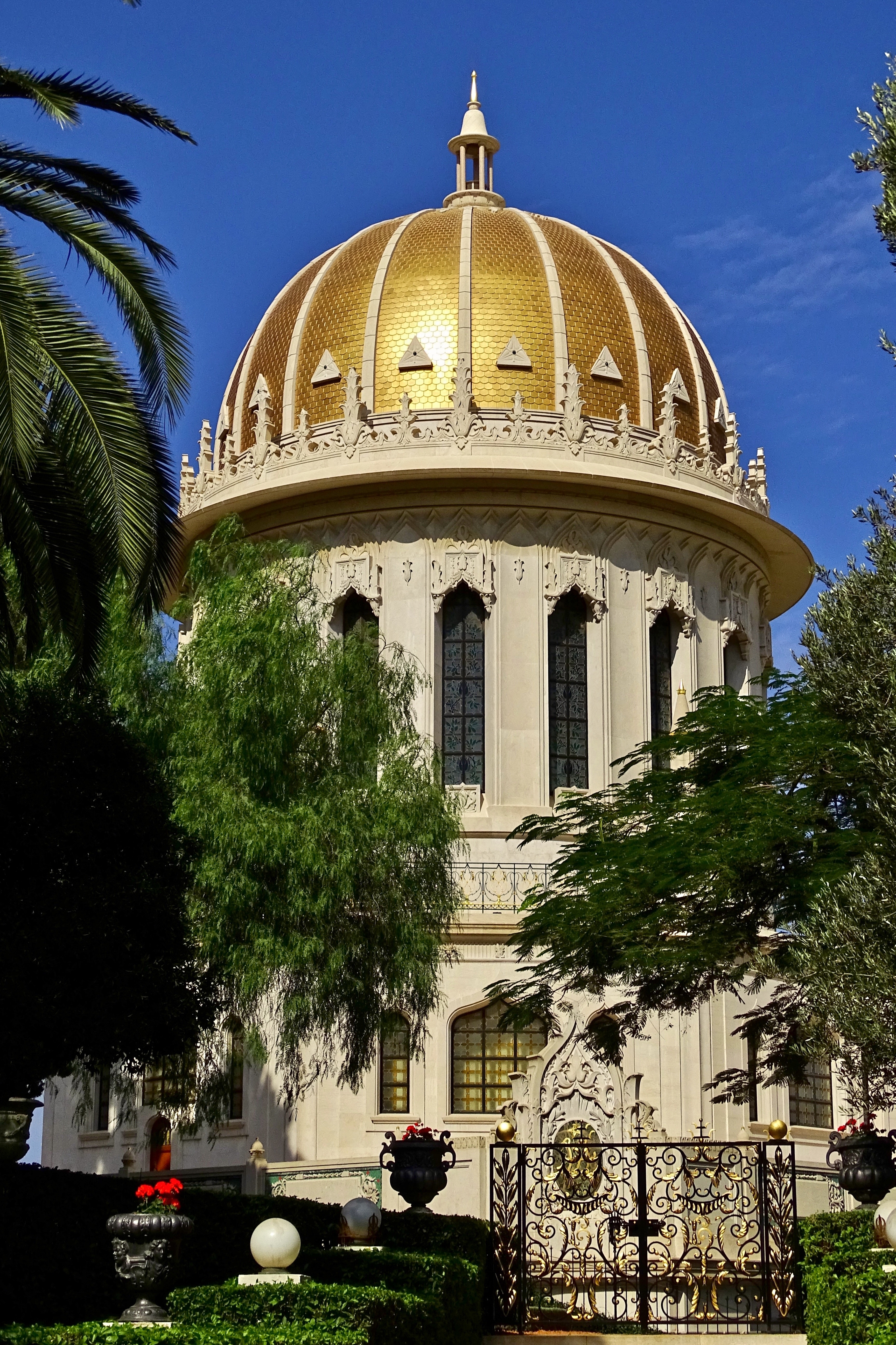 beige and yellow dome building