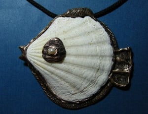 white seashell pendant thumbnail