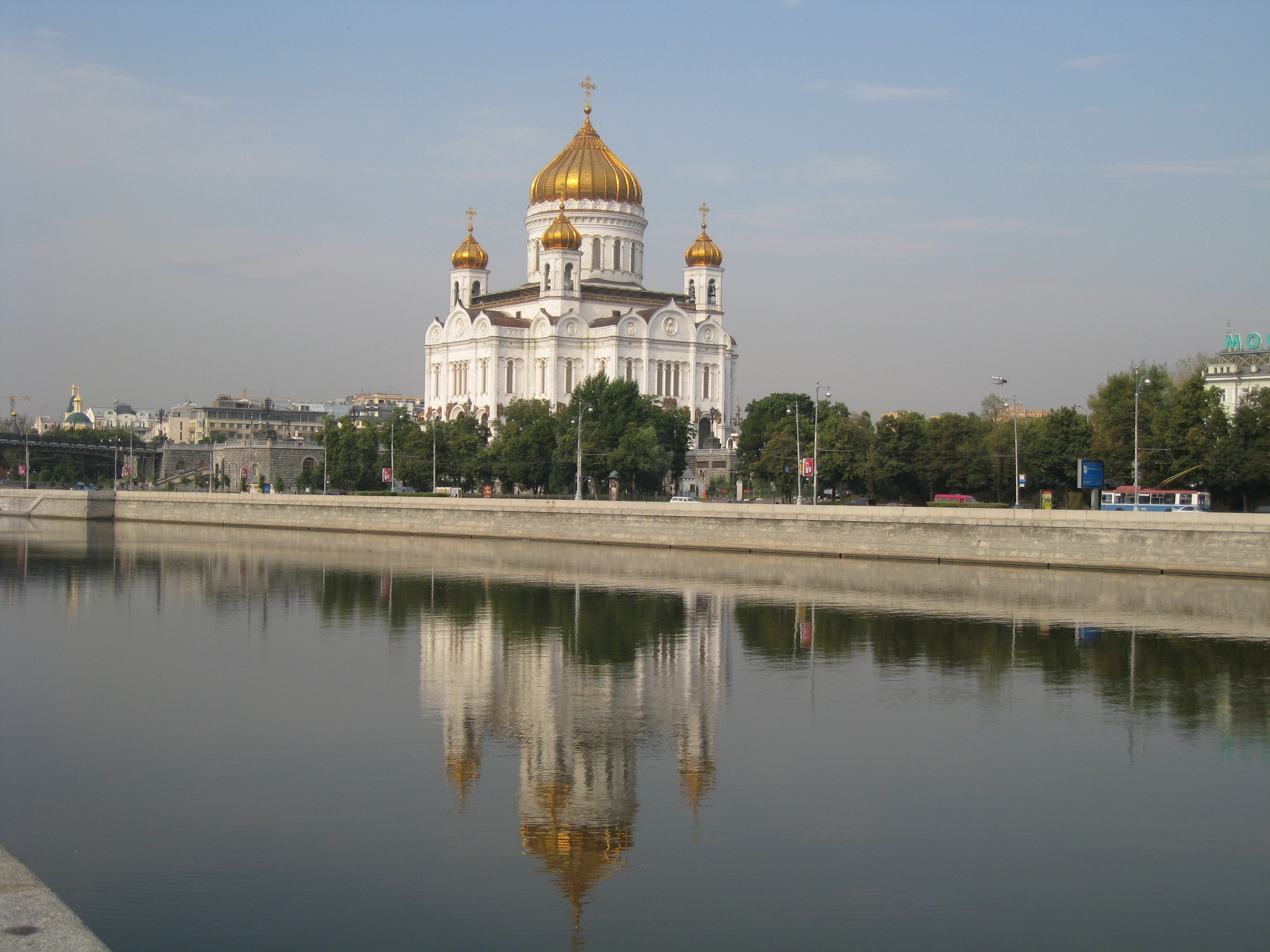 white and gold dome cathedral