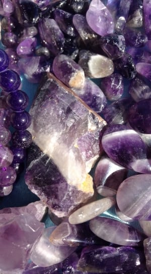 purple and gray stone thumbnail