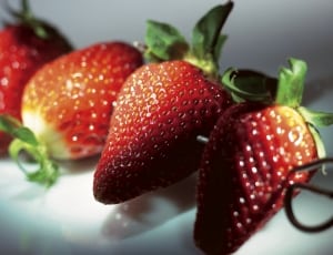 4 red strawberries thumbnail
