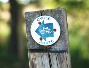 black and brown cycle route signage thumbnail