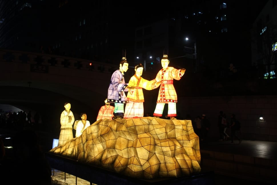 people in kimono lighted figurine preview