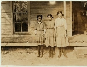 3 woman in dress picture thumbnail