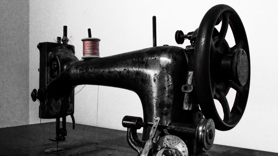 black sewing machine preview