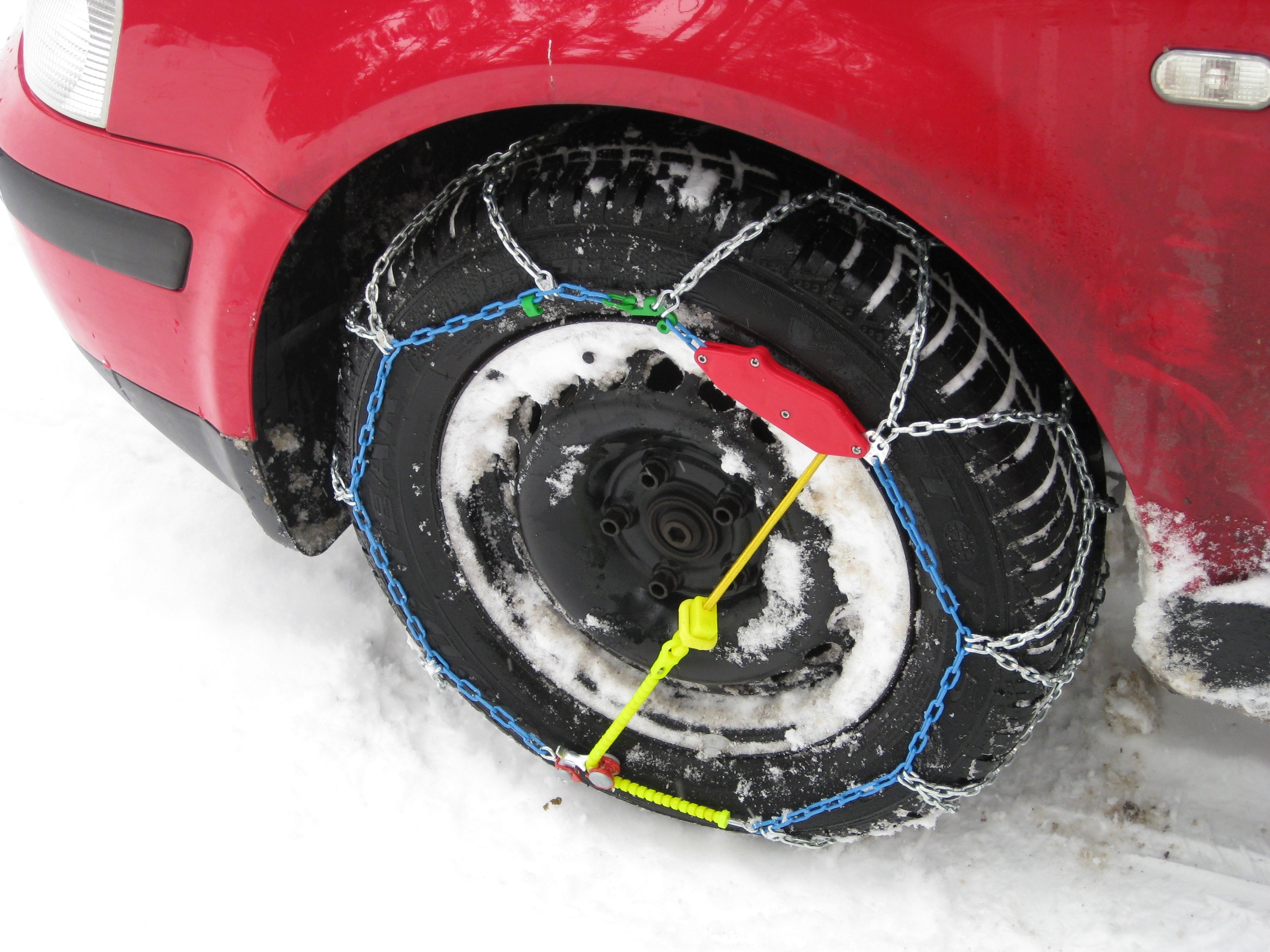 gray and blue snow wheel chain