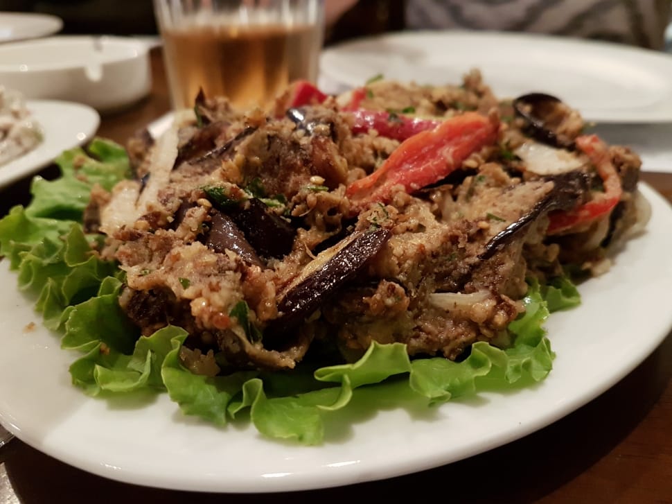 meat dish with lettuce and peppers preview