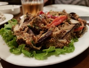 meat dish with lettuce and peppers thumbnail