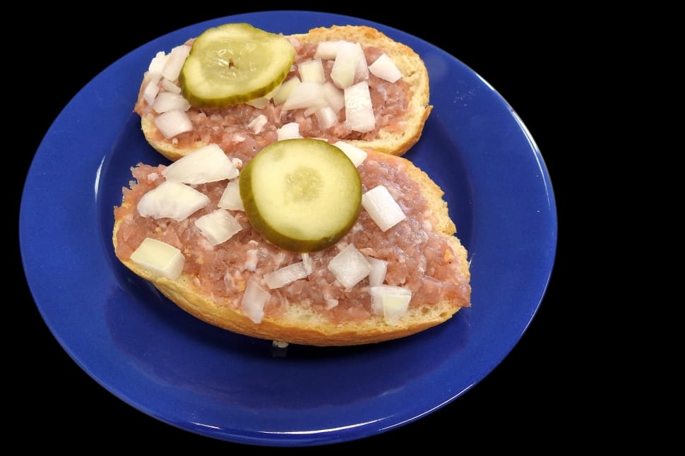 sandwich with pickles preview
