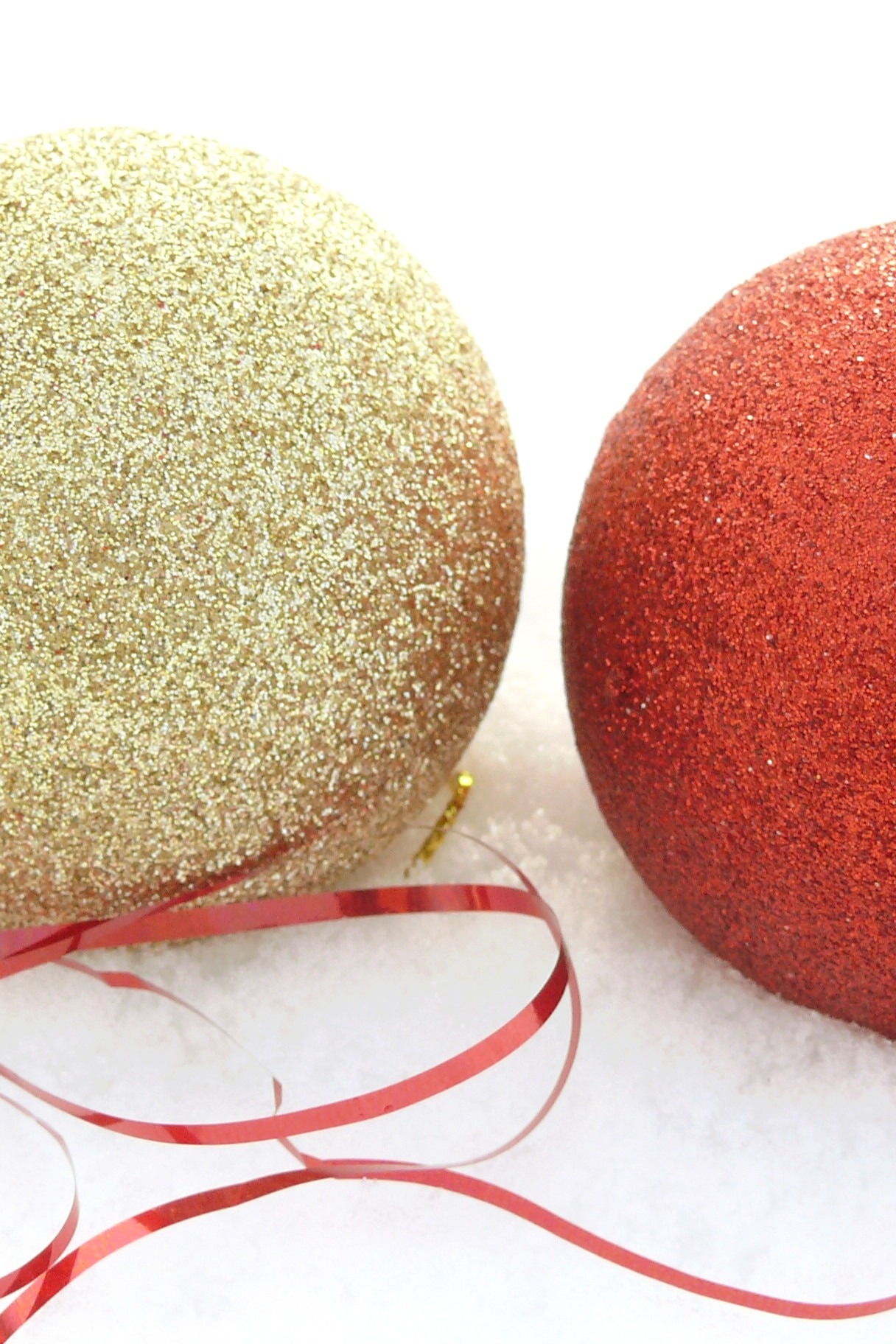 2 christmas baubles