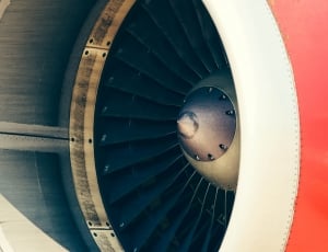 close up photography of plane propeller thumbnail