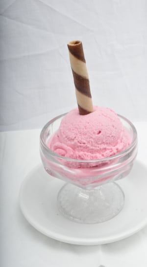 strawberry ice cream thumbnail